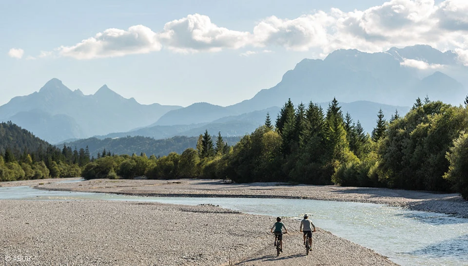 The MonTrailer ACE MIPS is light, extremely well ventilated and extremely comfortable. This helmet is perfect for racing or everyday trail trips © ABUS