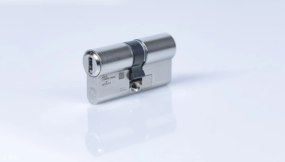 Magtec profilcylinderen på en hvid baggrund © ABUS