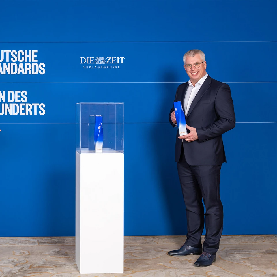 Christian Rothe bei der Verleihung des Markenpreises „Marke des Jahrhunderts“ © ABUS