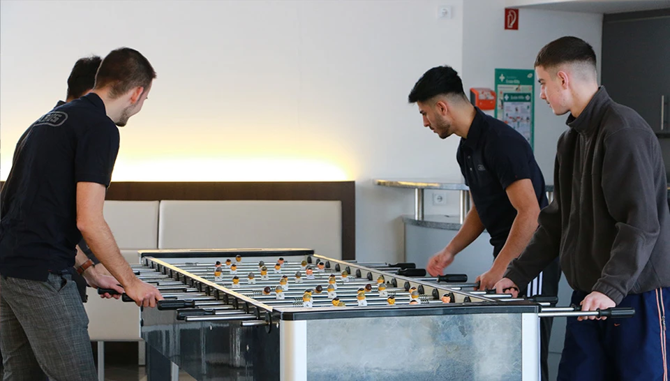 Unternehmensalltag - Kicker © ABUS