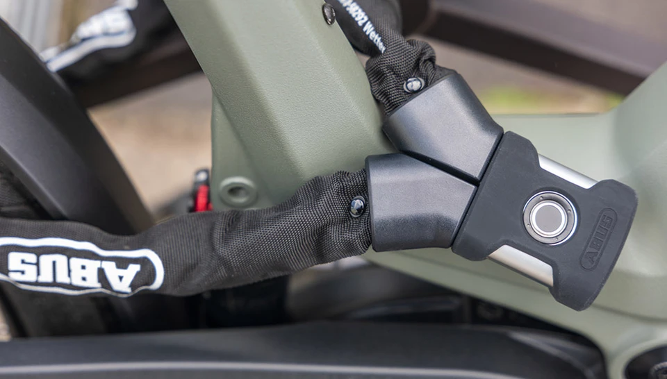 Das YARDO 7807F sichert ein Velo ©ABUS