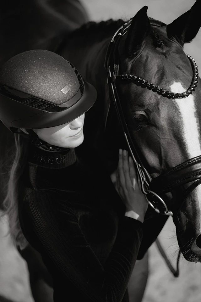 Reithelm AirLuxe Supreme Glam von ABUS PIKEUR. ©ABUS