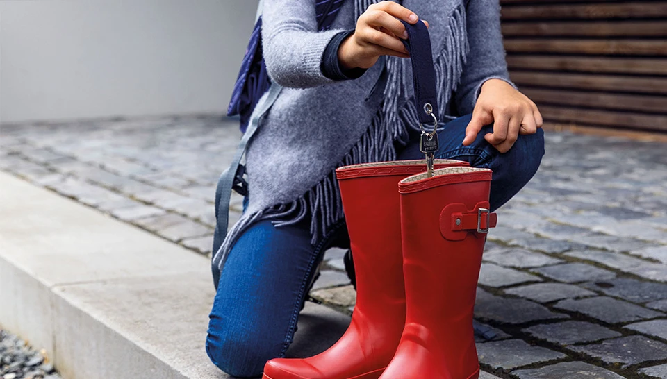 Nie wieder Schl&uuml;ssel im Gummistiefel verstecken, dank der Smart KeyGarage &copy; ABUS