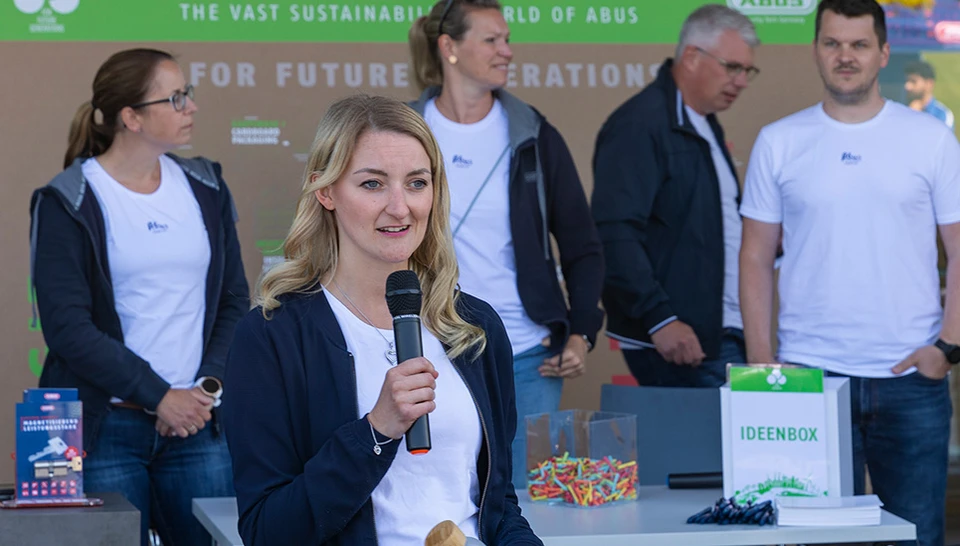 Lisa Behrens, die sich um Nachhaltigkeitsthemen bei ABUS kümmert © ABUS