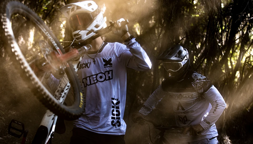 Gabriel Wibmer i Cédric Gracia na wyspie La Palma ©ABUS