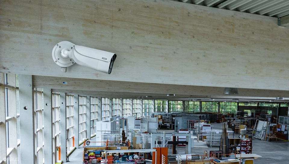 Videoüberwachung in großen Hallen © ABUS