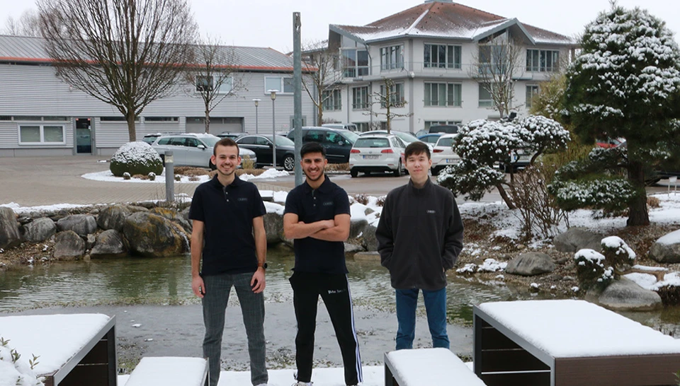 Unternehmensalltag - Vor dem Gebäude © ABUS