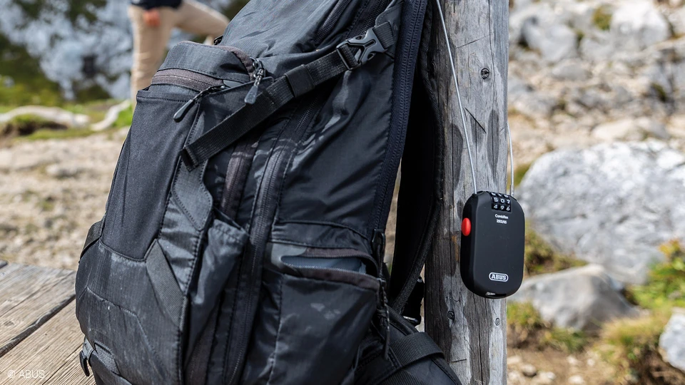 With our Combiflex roll-back cable lock, you can conveniently and quickly secure smaller items against opportunistic thieves © ABUS