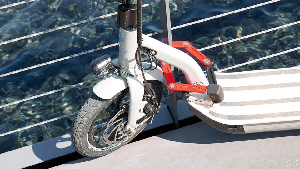Voici comment votre E-Scooter est correctement s&eacute;curis&eacute; &copy;ABUS