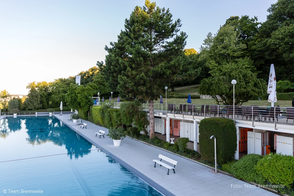 Relaxing on the spacious Opelbad grounds © Team Brennweite