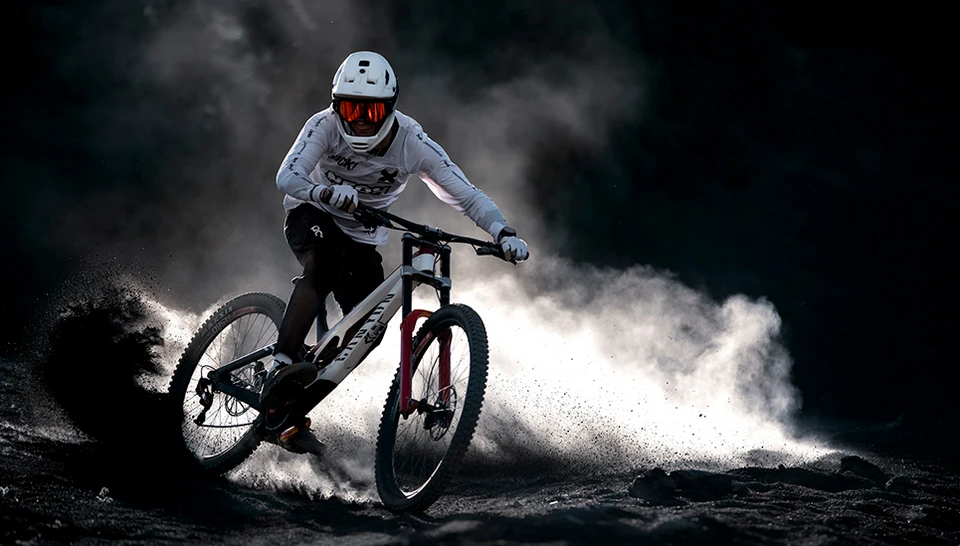 Fokussiert: Gabriel Wibmer und der ABUS AirDrop / © ABUS