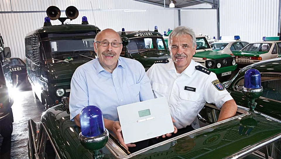 Rolf Bremicker from the ABUS company and Chief Superintendent Eberhard Dersch rely on the ABUS Secvest wireless alarm system to monitor the museum. © ABUS