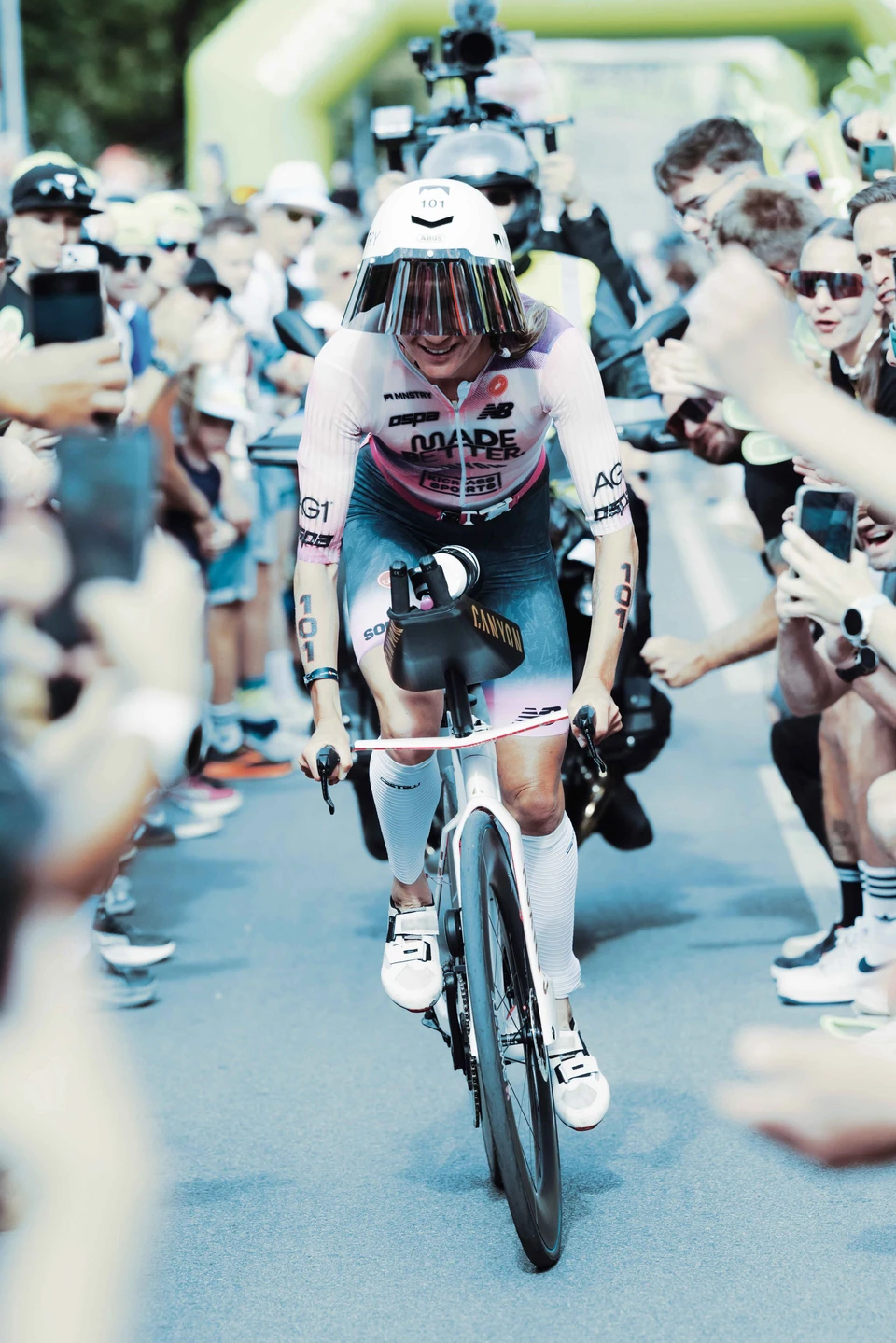 Laura Philipp with the new ABUS TT helmet