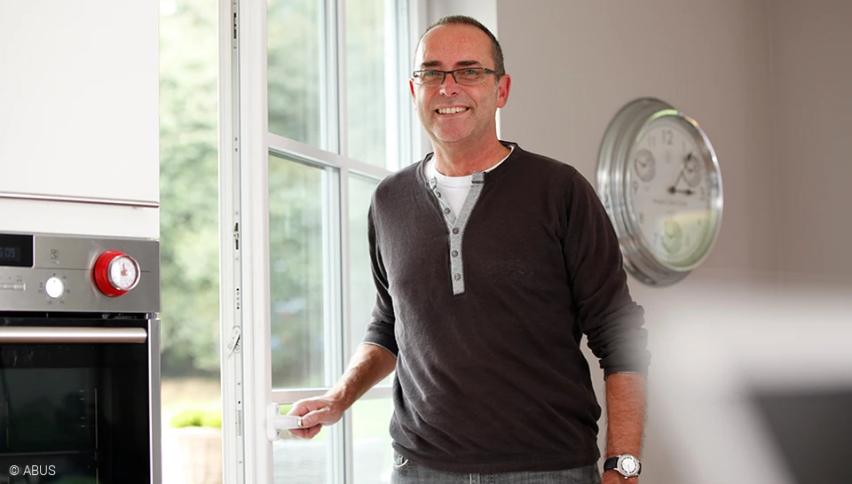 Zorgeloos in de tuin - dankzij de ABUS raambeveiliging © ABUS