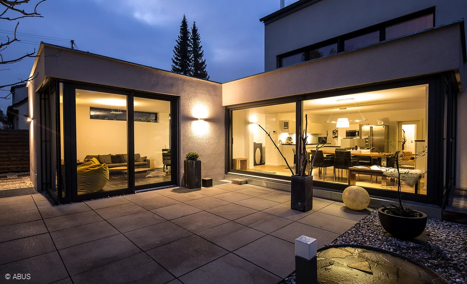 Control your smart home conveniently via app © ABUS