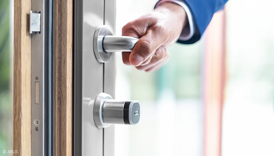 High flexibility in access control for medium to large commercial properties with wAppLoxx Pro Plus © ABUS