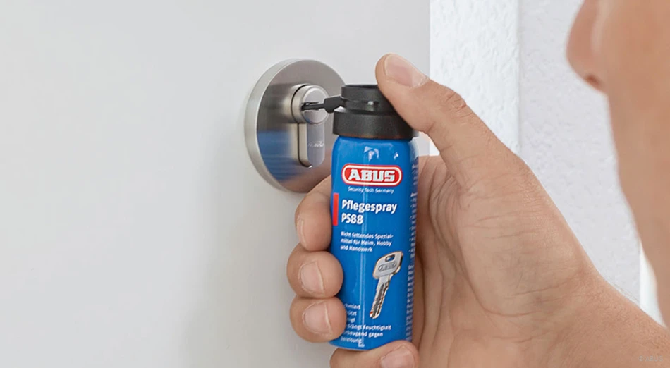 With a care spray, door cylinders can be cleaned very well from dust, road dirt and more