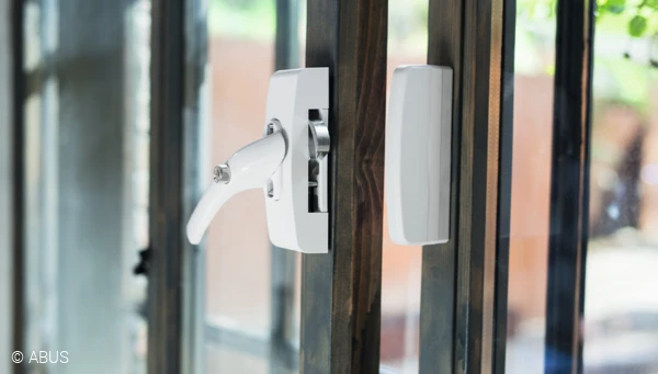 Scoprite le maniglie di sicurezza senza fili Secvest per sentirvi ancora pi&ugrave; sicuri &copy; ABUS