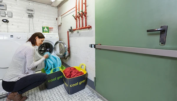 PR1400 s&auml;kerhetssp&auml;rr p&aring; en k&auml;llard&ouml;rr &copy; ABUS