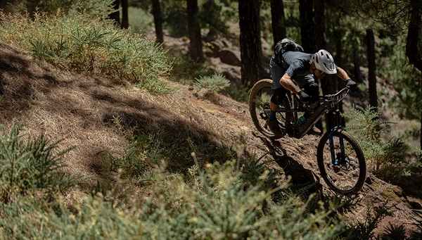 Richie Schley with the ABUS CliffHanger / &copy; ABUS