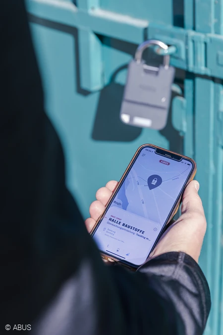 Mit cMAP Berechtigungen vergeben, Geo-Fencing festlegen & Zugriffe dokumentieren &copy; ABUS